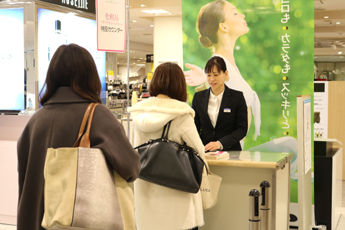 松坂屋上野店では、美と健康、癒しのゾーンとして生まれ変わった、本館2階「上野HA・NA・RE」に回収特設カウンターを設置