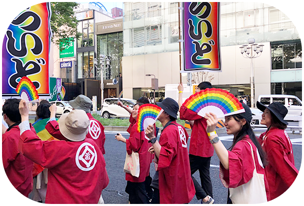 LGBTQイベント「レインボープライド」のパレード